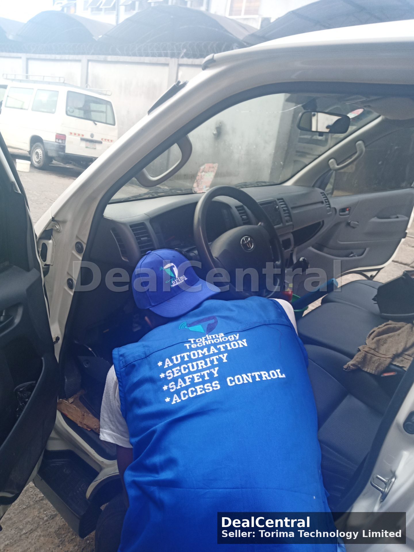 CAR TRACKER INSTALLATION AND MAINTENANCE