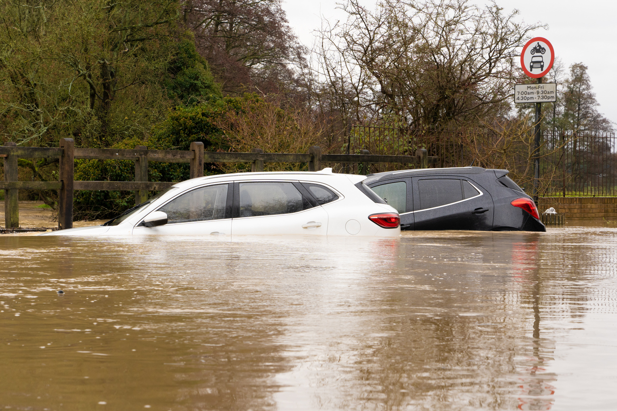 Signs of a flood-damaged car: what to check before you pay